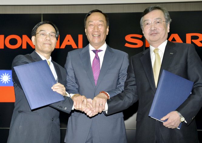 Terry Gou (C), founder and Chairman of Taiwan's Foxconn, formally known as Hon Hai Precision Industry, shakes hand with the company's Vice Chairman Tai Jeng-wu (L) and Japan's Sharp Corp Chief Executive Kozo Takahashi at their joint news conference in Sakai, western Japan, in this photo taken by Kyodo April 2, 2016. Mandatory credit REUTERS/Kyodo ATTENTION EDITORS - THIS IMAGE HAS BEEN SUPPLIED BY A THIRD PARTY. FOR EDITORIAL USE ONLY. NOT FOR SALE FOR MARKETING OR ADVERTISING CAMPAIGNS. MANDATORY CREDIT. JAPAN OUT. NO COMMERCIAL OR EDITORIAL SALES IN JAPAN. - RTSD8E8
