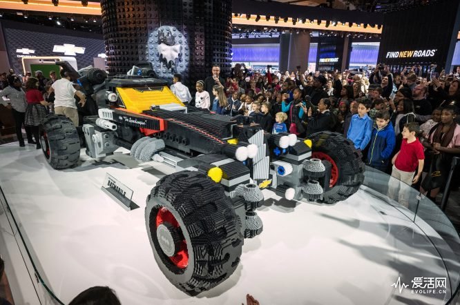 Chevrolet-LEGO-Batmobile-at-2017-Detroit-auto-show-2