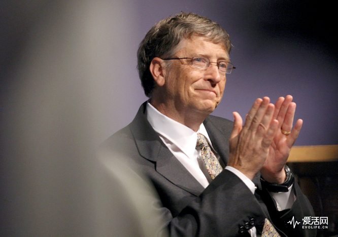 Microsoft chairman and co-chair of the Bill and Melinda Gates Foundation, Bill Gates applauds at the Nobel Laureate Meetings at Lindau, southern Germany on June 26, 2011. The Lindau Meeting takes place from June 26 to July 1, 2011. Some 23 nobel laureates and 566 young researchers from 77 countries will meet at Lindau (Germany) to exchange ideas, discuss projects and build international networks. Bill Gates was admitted as a member of the Honorary Senate of the foundation at the start of the opening ceremony on June 26, 2011. AFP PHOTO / KARL-JOSEF HILDENBRAND GERMANY OUT (Photo credit should read KARL-JOSEF HILDENBRAND/AFP/Getty Images)