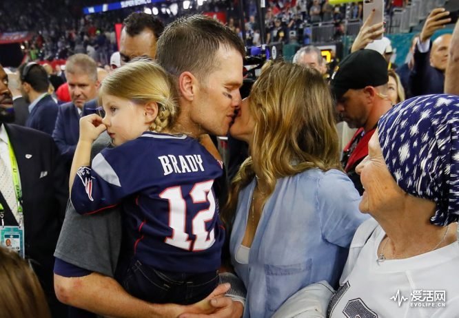 HOUSTON, TX - FEBRUARY 05: Tom Brady #12 of the New England Patriots celebrates with wife Gisele Bundchen and daughter Vivian Brady after defeating the Atlanta Falcons during Super Bowl 51 at NRG Stadium on February 5, 2017 in Houston, Texas. The Patriots defeated the Falcons 34-28. (Photo by Kevin C. Cox/Getty Images)