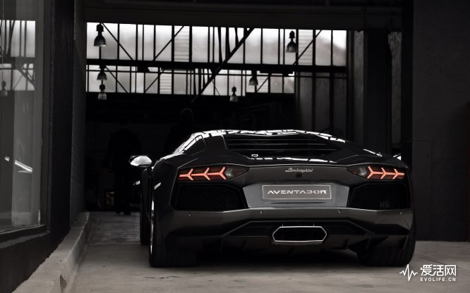 black-aventador-garage