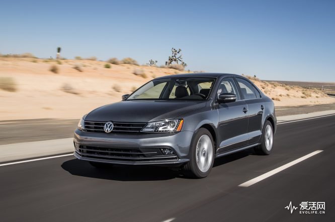 2016-Volkswagen-Jetta-SEL-front-three-quarter-in-motion