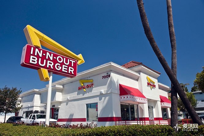 BCPPG4 An In-N-Out Burger restaurant at 7009 West Sunset Blvd. in Los Angeles, California, USA