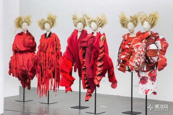 met-museum-costume-institute-rei-kawakubo-14