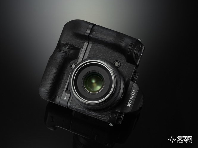 Fujifilm-GFX-50S-camera-3