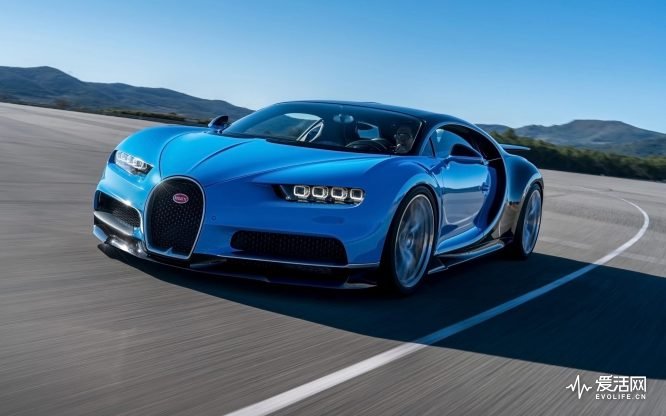 2017-Bugatti-Chiron-blue