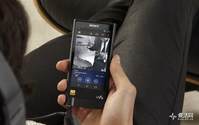 Sony-Walkman-ZX2