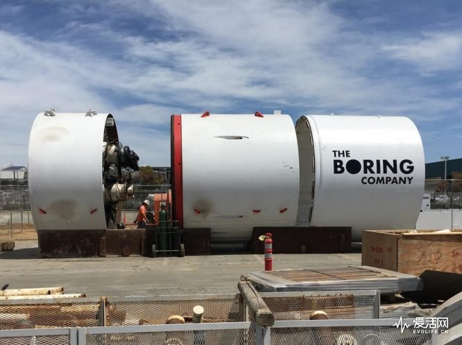Musk-Boring-Company-equipment-SpaceX