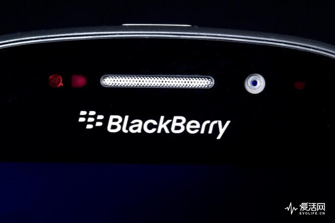 blackberry-q10-review-top-front-1486x991