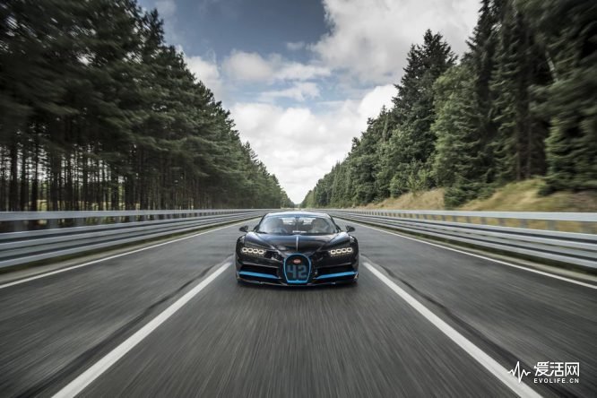 bugatti-chiron-world-record-accelerate-stop-7
