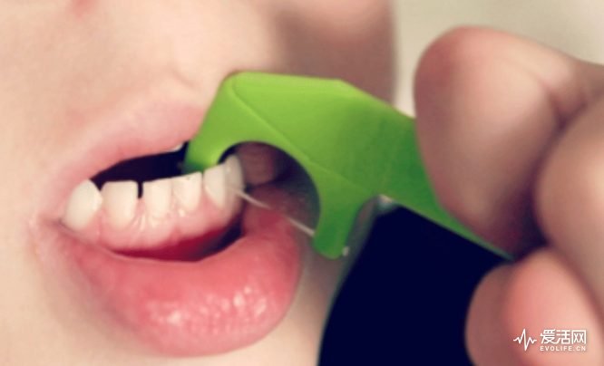 flossing-with-kids
