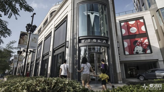 Pedestrians walk past a Tesla Inc. showroom in Shanghai, China, on Tuesday, Sept. 12, 2017. China will consider granting foreign investors more access into its electric-vehicle market as the worlds biggest market for battery-powered automobiles comes out with new policy initiatives to give a fillip to the industry. Photographer: Qilai Shen/Bloomberg via Getty Images