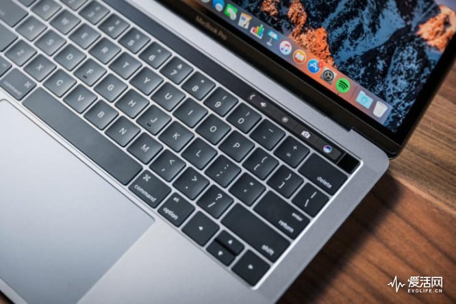 macbook_pro_13_late2016_review-adam_touchbar-100693206-large.3x2-666x444.jpg