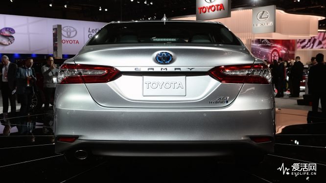 07-2018-toyota-camry-hybrid-detroit-1