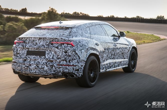 2019-Lamborghini-Urus-Prototype-rear-three-quarter-in-motion