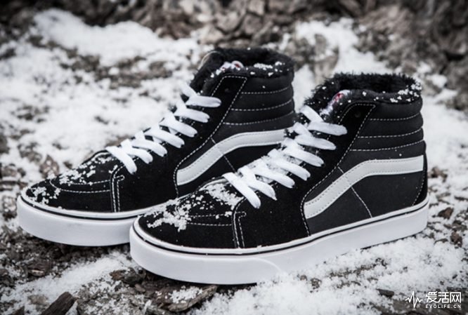 Vans_Black_Suede_Fur_Inner_SK8-Hi_Winter_Skate_Shoes