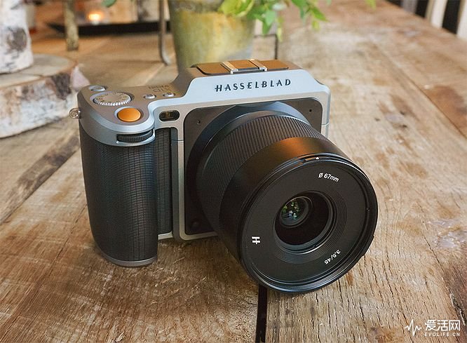 Z-hasselblad-x1d-eh-front-angle