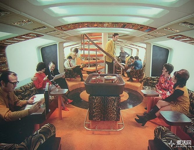 Boeing_747_Interior_Upper_Deck