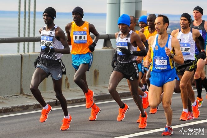 NEW YORK, NY - NOVEMBER 02: Wilson Kipsang leads a group of runners as they cross the Verrazano-Narrows Bridge at the start of the TCS New York City Marathon on November 2, 2014 in the Brooklyn borough of New York City. (Photo by Alex Goodlett/Getty Images) *** Local Caption *** Wilson Kipsang