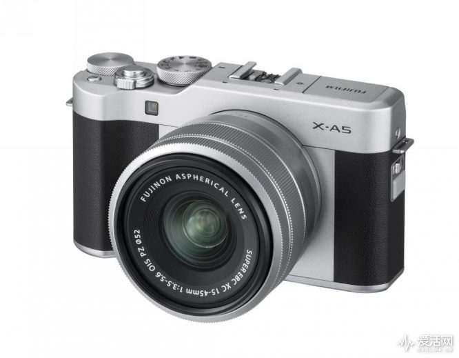 X-A5_Silver_FrontOblique+XC15-45mm