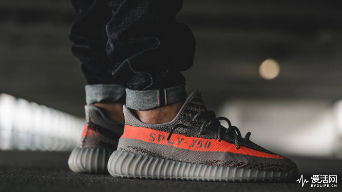 Yeezy-350-boost-V2-on-foot-06