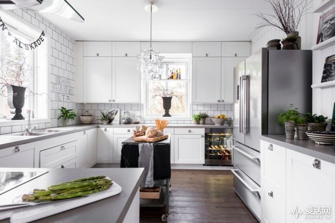 4-things-you-ve-always-wanted-to-ask-a-swedish-designer-white-kitchen-1452265017-568ee11d3b44d0b719317618-w1000_h628