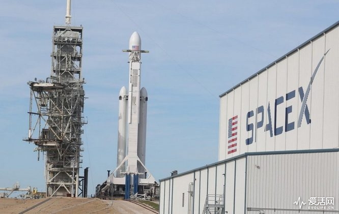 Falcon-Heavy-launch-pad-980x620