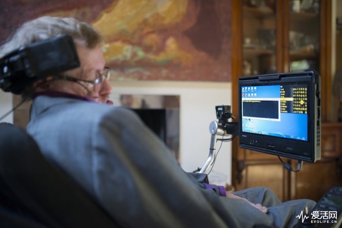 Hawking-using-his-new-comms-system