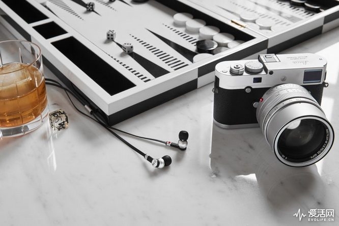 leica-x-master-dynamic-are-back-with-a-silver-0-95-collection-01