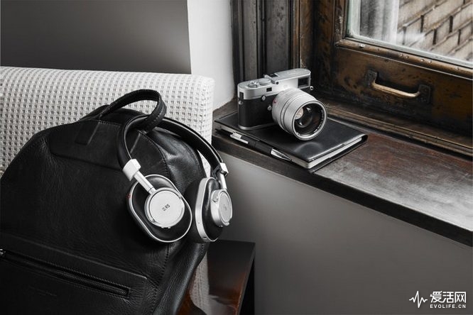 leica-x-master-dynamic-are-back-with-a-silver-0-95-collection-06