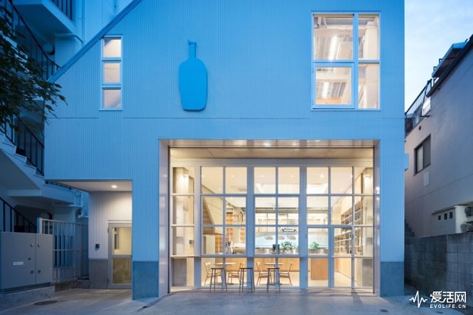 schemata-architects-blue-bottle-coffee-nakameguro-cafe-designboom-12-818x545