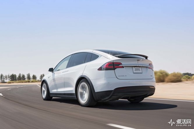 2016-Tesla-Model-X-75d-rear-three-quarter-in-motion
