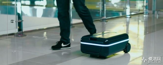 161017175439-this-luggage-follows-you-around-the-airport-1024x576