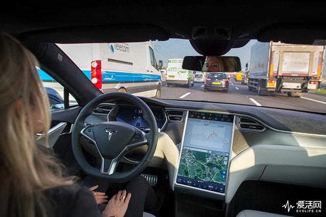 An employee drives a Tesla Motors Inc. Model S electric automobile, equipped with Autopilot hardware and software, hands-free on a highway in Amsterdam, Netherlands, on Monday, Oct. 26, 2015. Tesla started equipping the Model S with hardware -- radar, a forward-looking camera, 12 long-range sensors, GPS -- to enable the autopilot features about a year ago. Photographer: Jasper Juinen/Bloomberg via Getty Images