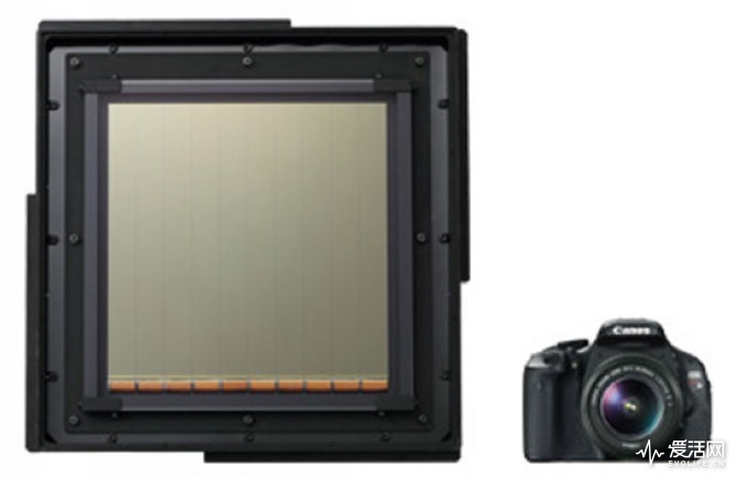 Canon-worlds-largest-CMOS-sensor-20cm-square