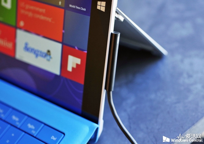 Surface_Pro_3_Plugged_in