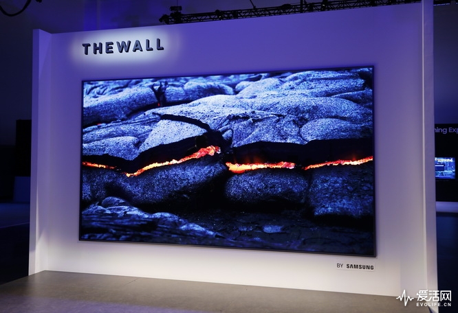 The-Wall-Modular-MicroLED-146-inch-TV-2