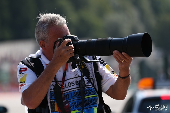 Mark Sutton (GBR) F1 Photographer and the new Nikon AF-S NIKKOR 200-500mm f/5.6E ED VR Lens at Formula One World Championship, Rd11, Belgian Grand Prix, Practice, Spa Francorchamps, Belgium, Friday 21 August 2015.