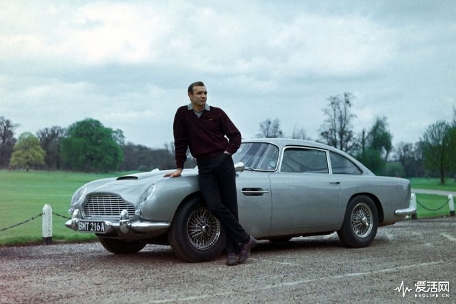 sean-connery-as-james-bond-007-with-aston-martin-db5-goldfinger-set