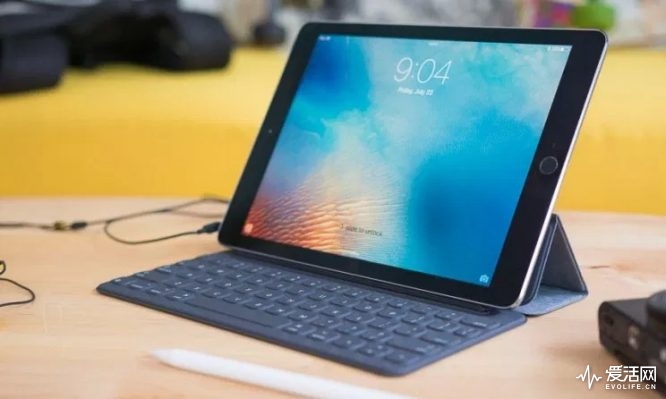 iPad-Pro-Might-Feature-a-New-Back-Design-and-a-Different-Smart-Connector-Location