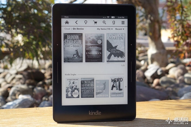 kindle-voyage-e-reader-theverge-6_1320.0.0