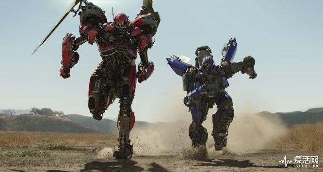 Left to right: Shatter and Dropkick in BUMBLEBEE from Paramount Pictures.