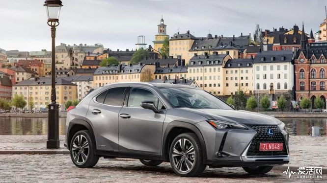 2019-lexus-ux-250h-60