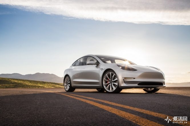 2017-Tesla-Model-3-front-three-quarter-04