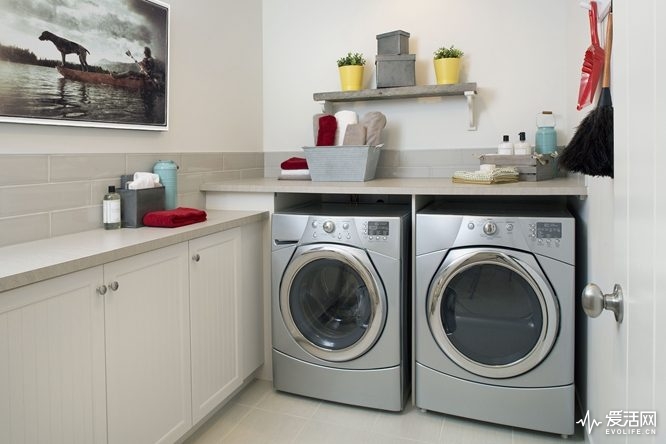 energy-efficient-washing-machine-and-dryer-laundry-room-558273507-59dd276fd088c00010843840