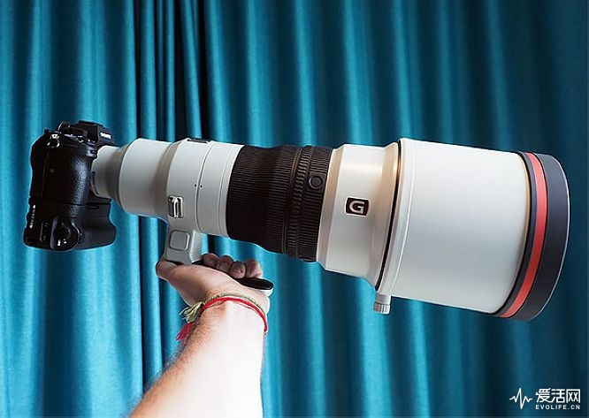 sony-a9-with-battery-grip-and-400mm-lens-600px