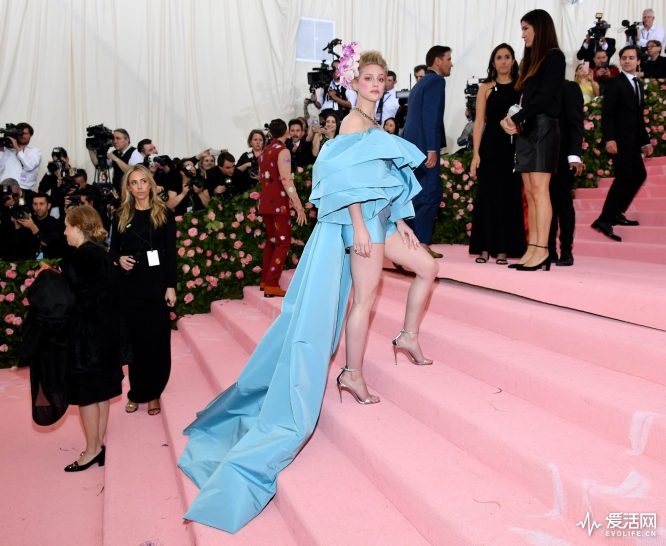 lili-reinhart-met-gala-2019