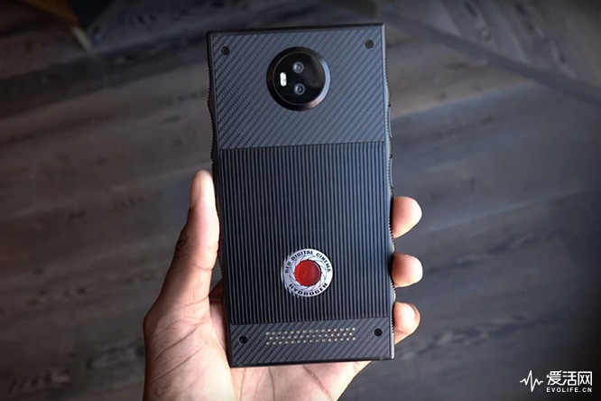 red-hydrogen-one-hands-on-7