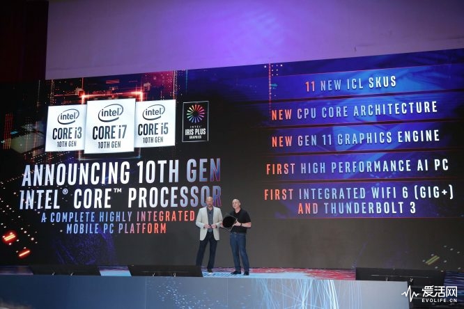 Uri Frank (right), Intel vice president of platform engineering in the Client Computing Group, with Gregory Bryant, Intel senior vice president in the Client Computing Group, announce the launch of the 10th Gen Intel Core processors on stage at Computex 2019 on Tuesday, May 28, 2019, in Taipei, Taiwan. (Credit: Intel Corporation)