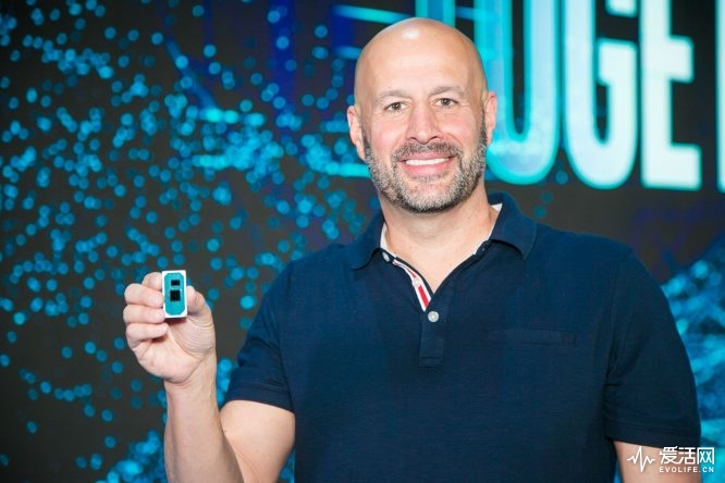 Gregory Bryant, Intel senior vice president and general manager of the Client Computing Group, displays a 10th Gen Intel Core processor on stage during a rehearsal for Intel's keynote at Computex 2019 on Tuesday, May 28, 2019, in Taipei, Taiwan. (Credit: Intel Corporation)